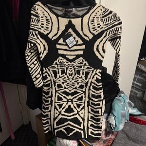 Black and Cream sweater Patterned Dress - size medium